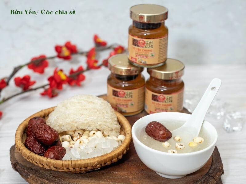 Yến chưng táo đỏ hạt sen