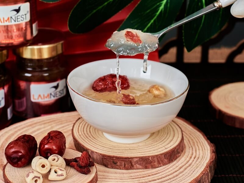 Lưu ý khi dùng yến chưng táo đỏ