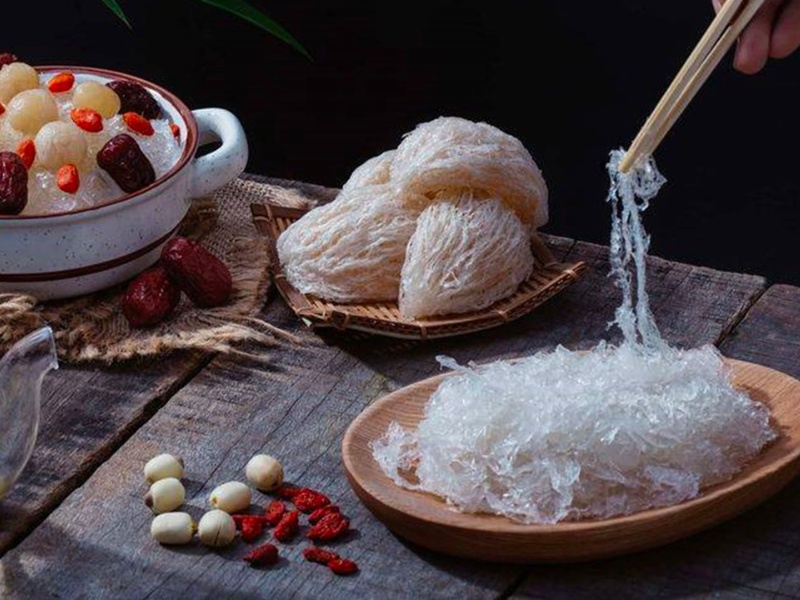 Người gầy ăn yến sào để tăng cân