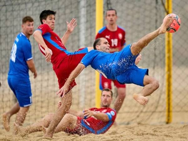 Bóng đá bãi biển là gì? Đặc điểm của môn thể thao này