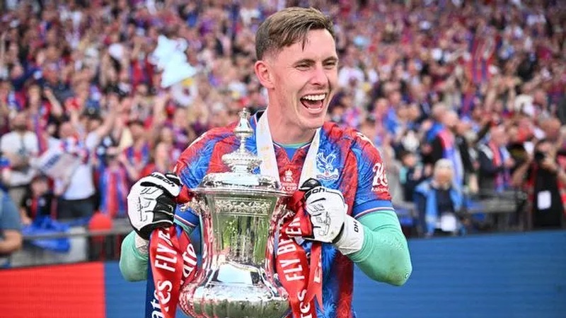 Dean Henderson tỏa sáng tại FA Cup