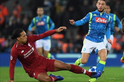 Ancelotti: Van Dijk đáng nhận thẻ đỏ vì pha vào bóng với Mertens