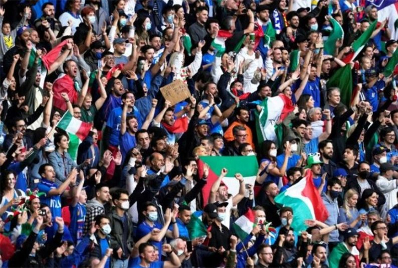 Tinh thần chiến binh của các cổ động viên Ý