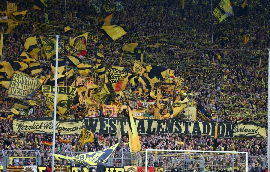 Sân vận động Signal Iduna Park - Hành trình tạo dựng 'Bức tường Vàng' huyền  thoại