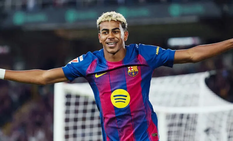 Yamal trở thành cầu thủ trẻ nhất lọt vào đội hình tiêu biểu của FIFPRO |  CHUYÊN TRANG THỂ THAO