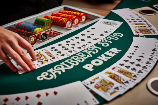 So sánh các biến thể Stud Poker phổ biến hiện nay